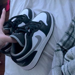 jordan 1 low black white grey